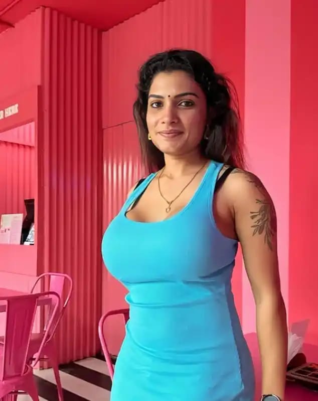 Dropmms Insta Mallu Model Resmi Nair Stopover for a Quick Pee in a Farm